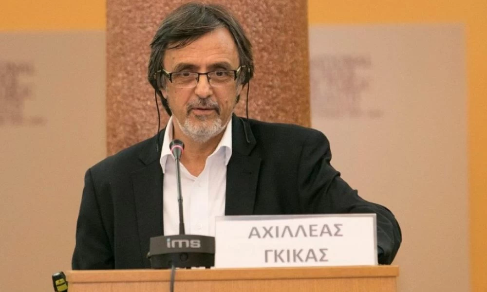 Γκίκας: Απαραίτητη η διπλή μάσκα σε κλειστούς χώρους